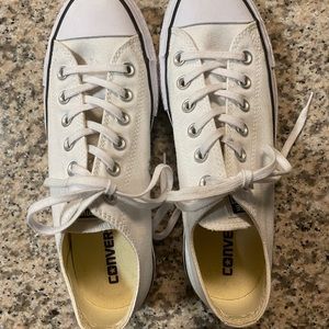 EUC Converse Chuck Taylor Platform Sneaker